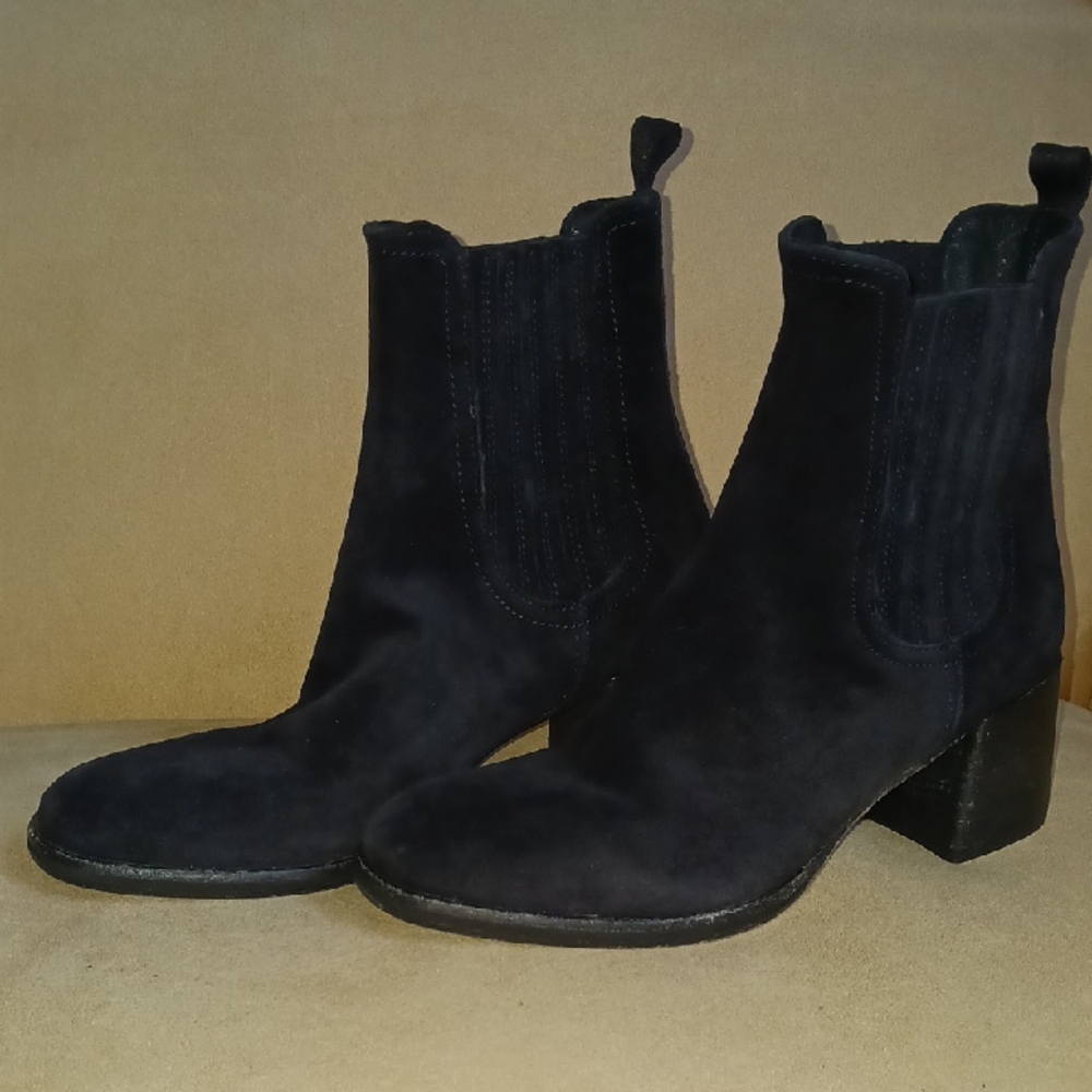 Triver Flight Black Suede Ankle Boots. Size 6.
